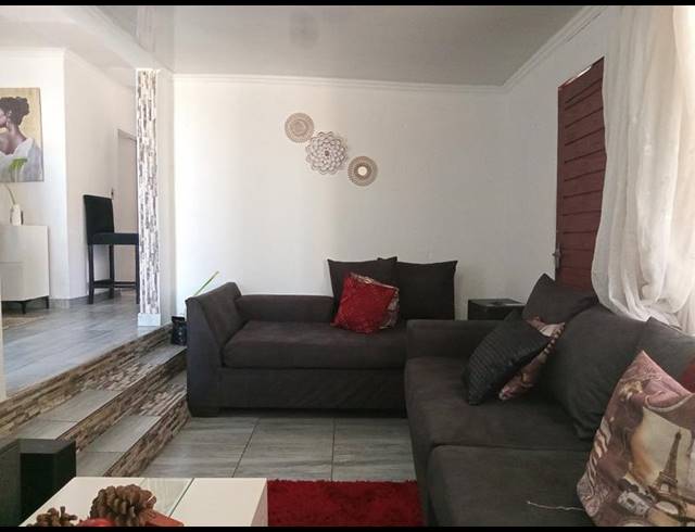 2 BEDROOM TOWNHOUSE FOR SALE IN MOHLAKENG